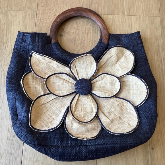 Mar Y Sol Navy Blue Giant Daisy Woven Seagrass Handbag with Wooden Handles - Picture 1 of 7